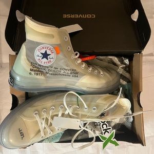 Converse Off-White Vulcanized *Yellow staining From the sun display